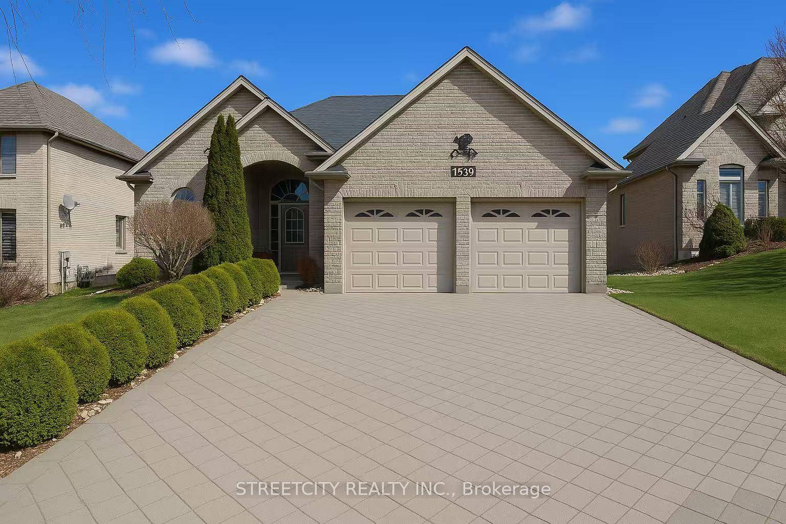 Bright amp ; Spacious Walkout Bungalow in Prestigious Warbler Woods Walk Byron Living at Its Best.