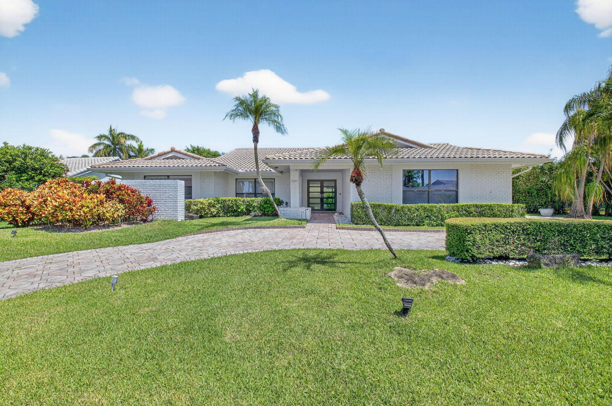 Welcome to Seagate Golf at The Hamlet, Delray Beach's premier gated Country Club where Membership is available BUT NOT MANDATORY !
