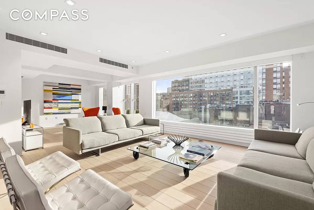 Unique Triple Mint Gorgeous Sunny Full Floor Loft 3 bed this is Perfection.