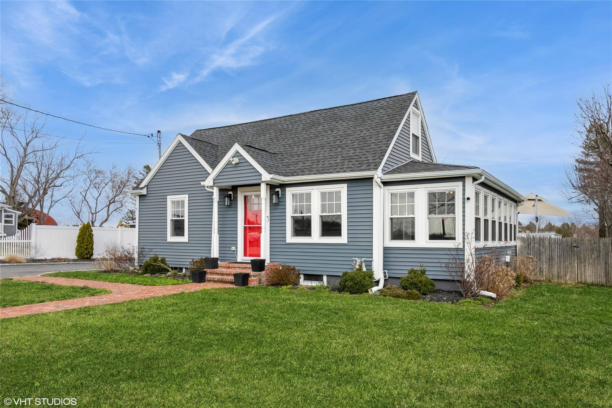 NEW IMPROVED PRICE Ideal for the Self Employed Buyer or Multigenerational family Flexibility, and Income Potential in Southold s Wine Country.