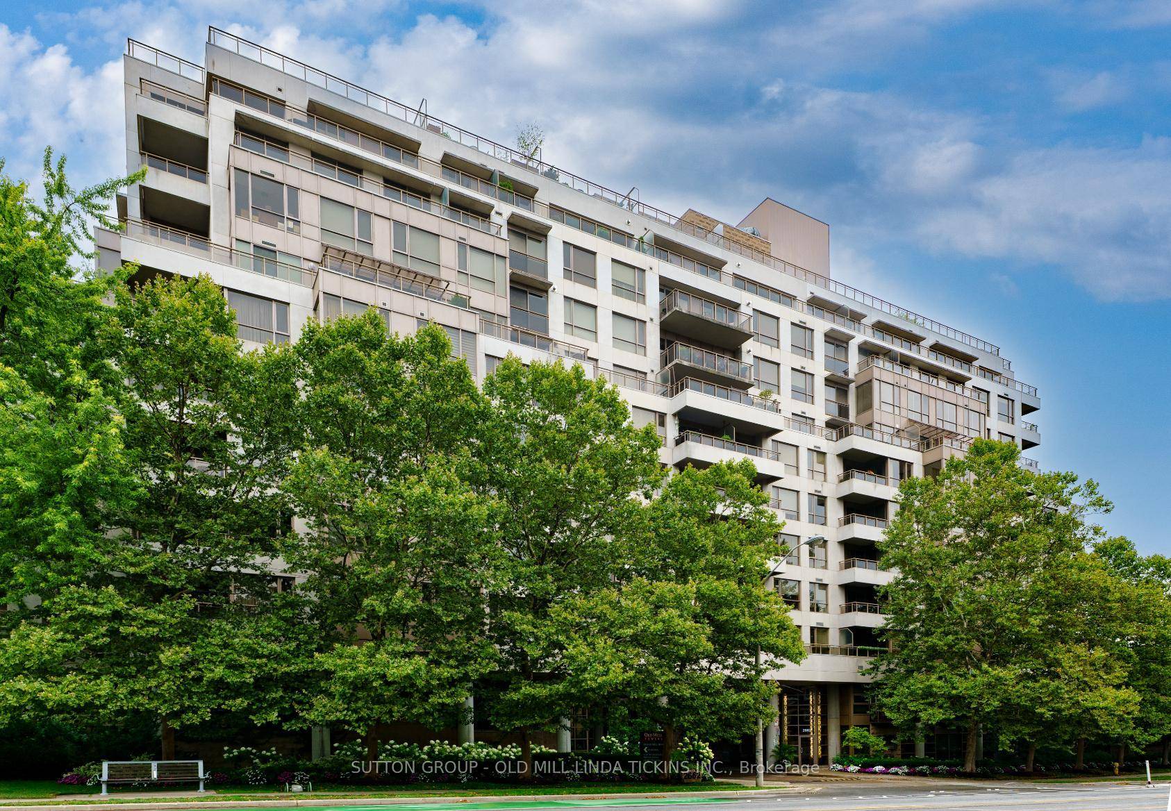 Spectacular condo with breathtaking views of Old Mill park amp ; Humber River !