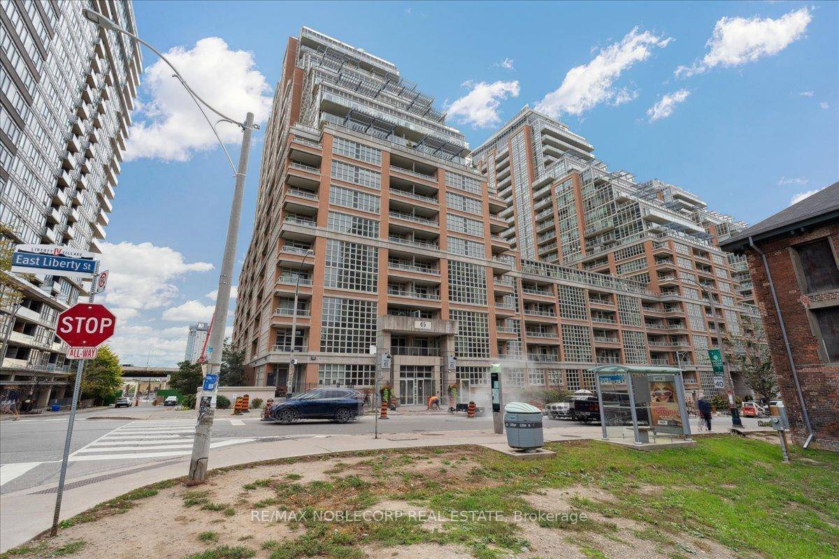 Experience the best of urban Toronto living in this freshly renovated penthouse suite in Liberty Village.