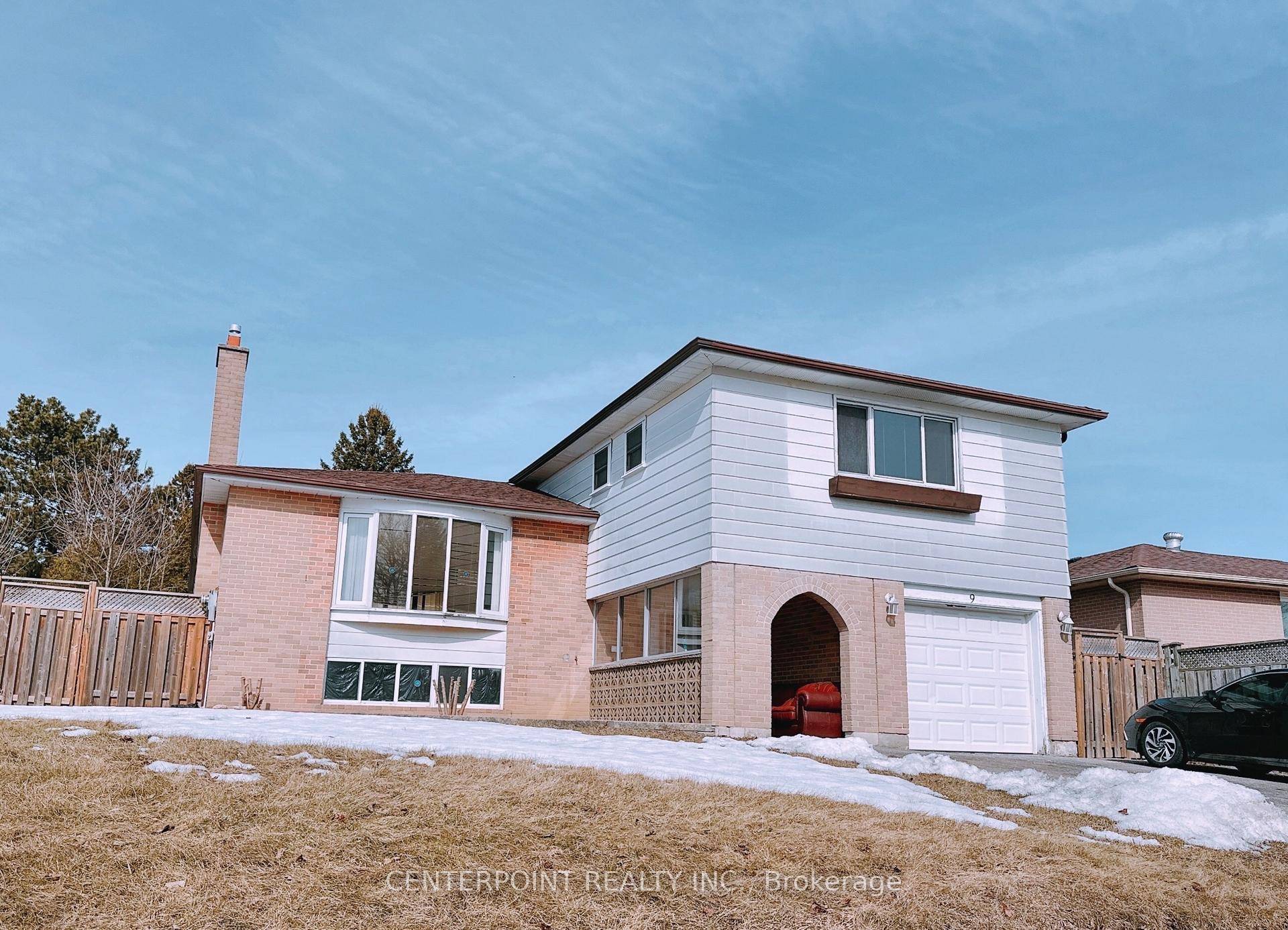 Close to Hwy 401, University of Toronto Scarborough UTSC, Centennial College, Food Basics, fitness center, supermarket, Walmart, bus station, and GO station very convenient location !