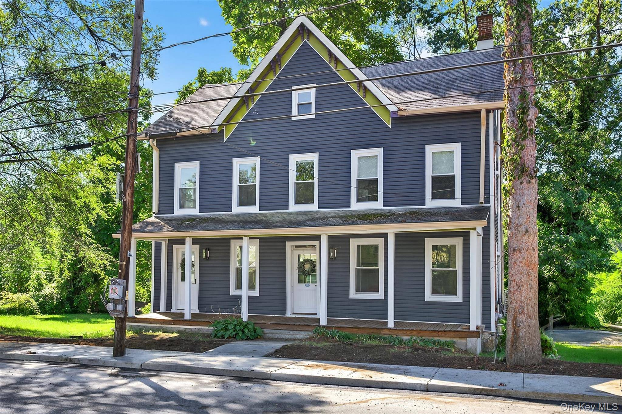 Live in style in the heart of Rosendale !