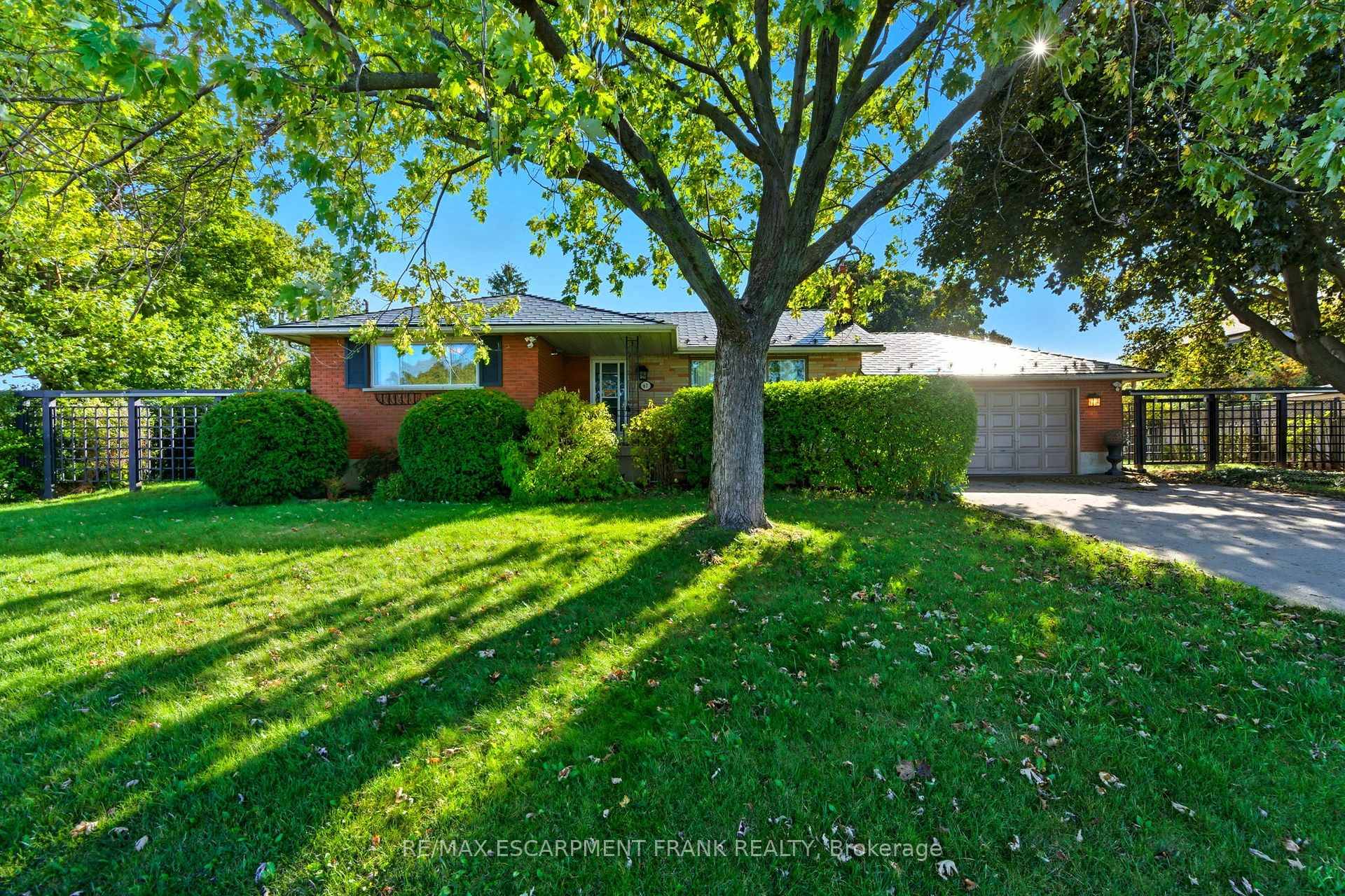 Welcome to 67 Lakeside Dr, located in the beautiful Grimsby Beach community.