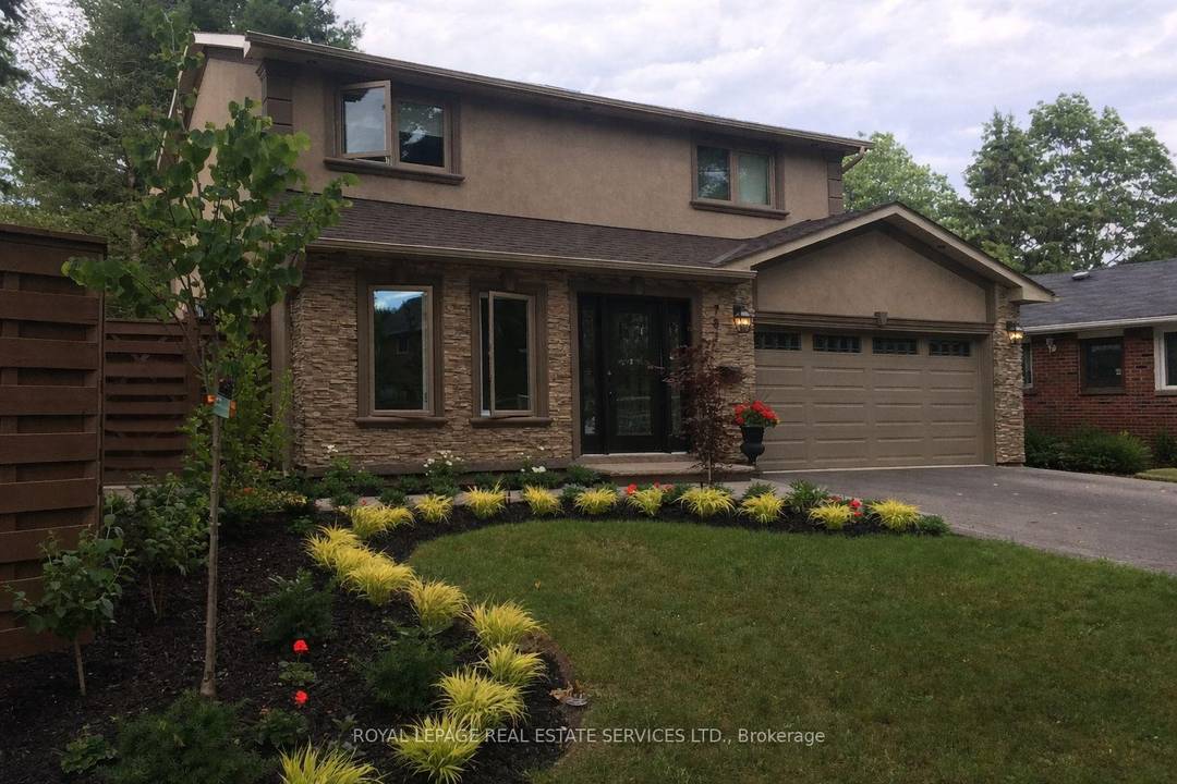 A rare offering in one of Mississauga's most prestigious lakeside enclaves, 781 Fletcher Valley Crescent is set on an exceptional private corner lot.