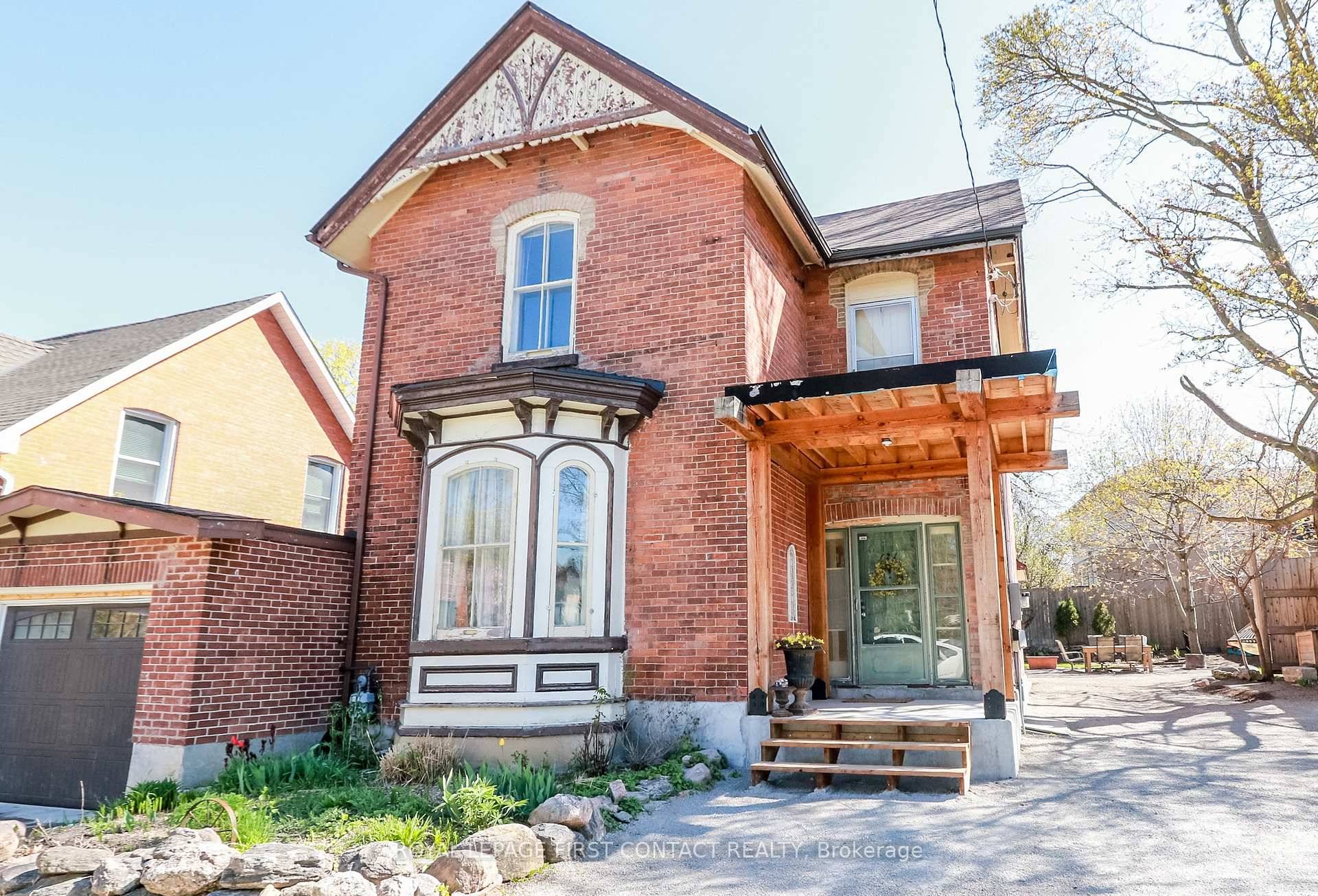 This imposing century home sits solid and proud on a 66 x 110 treed downtown property a short walk to all the arts and entertainment Barrie's vibrant downtown has to ...