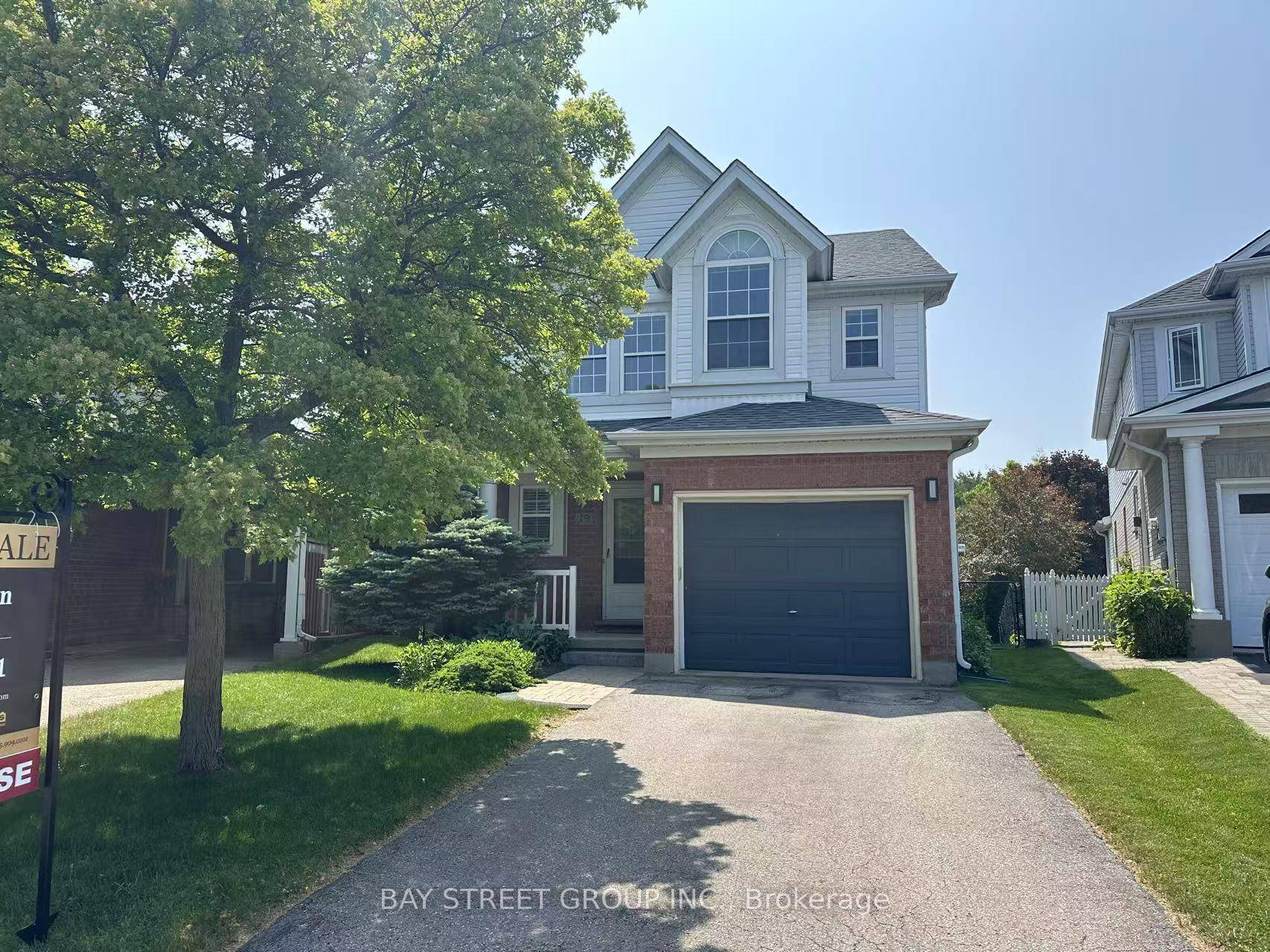 Priced to Sell ! Welcome to this Modern, Spacious, Freshly Renovated Detached Home Nestled on the Highly Desirable Silversmith Court, a Quiet Cul De Sac with Minimal Traffic, Which is ...