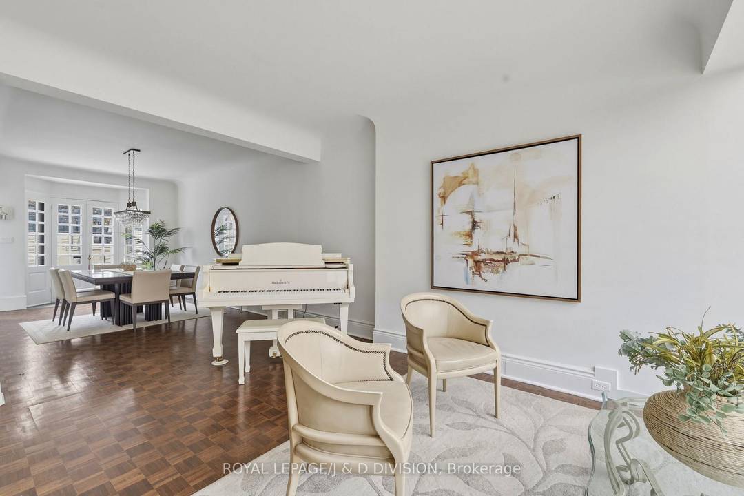 Perfectly positioned on a quiet, tree lined street in the heart of the Annex just steps to Yorkville this exceptional fully detached 4 bed, 3 bath home blends timeless charm ...