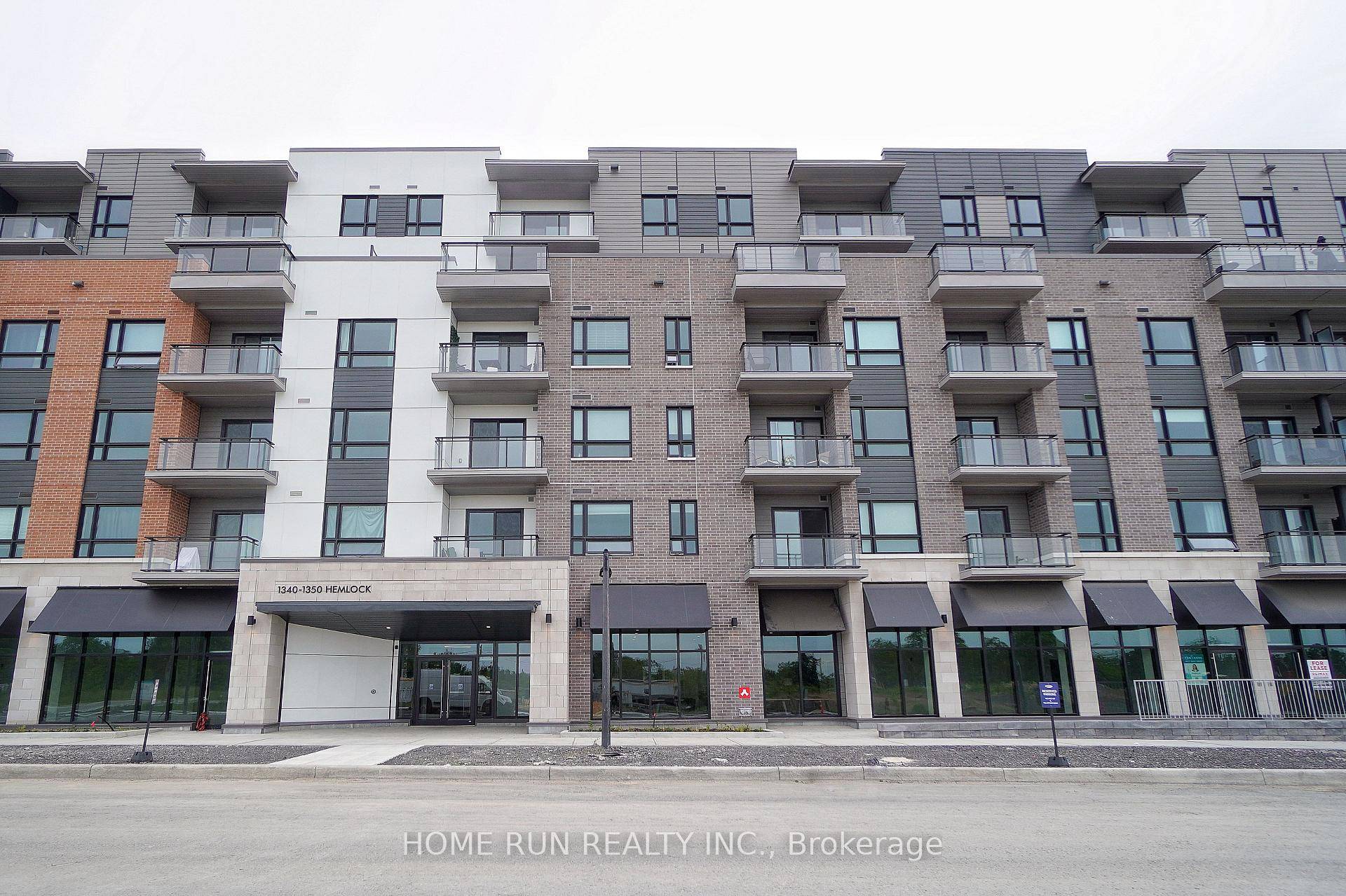 One Year New Studio Condo Unit ideally located in the family oriented neighborhood of Wateridge Village, right between Rothwell Heights and Manor Rockcliffe Park, only 10 mins to Parliament Hills ...