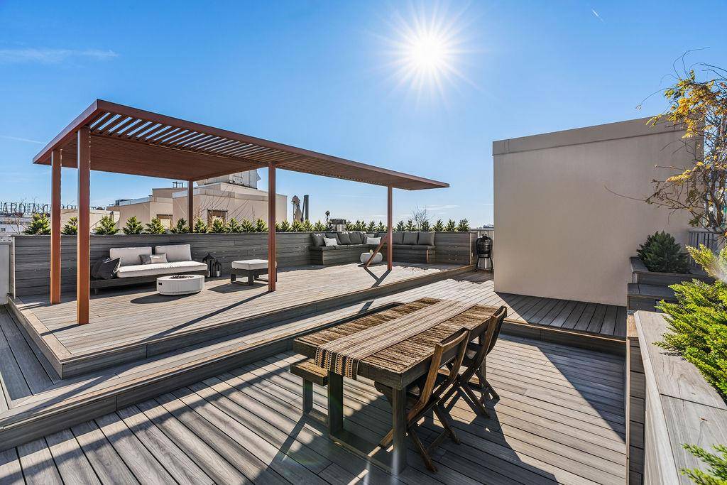 A private terrace in NYC is an exceptional privilege one that makes this opportunity truly extraordinary.