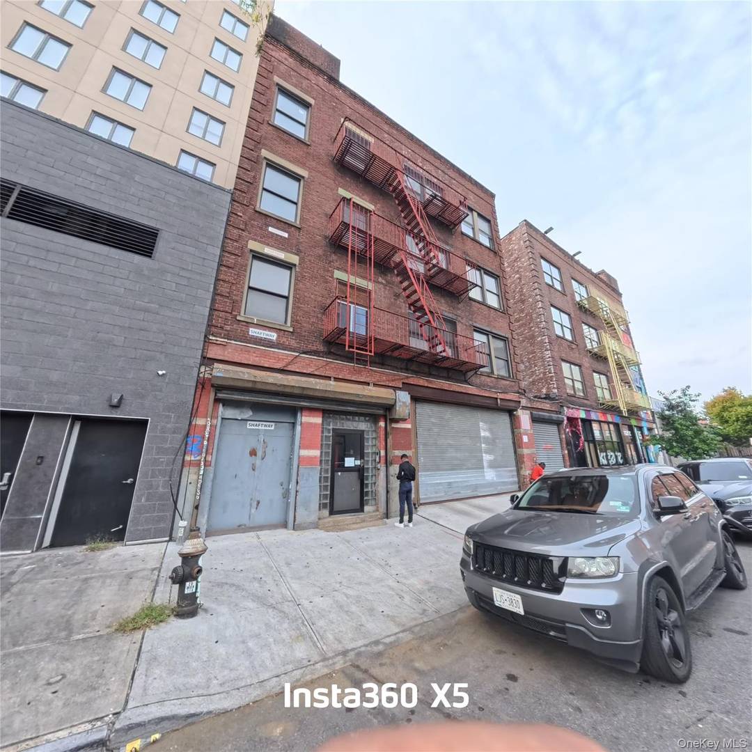Prime Mott Haven Opportunity 20, 000 SQ FT Vacant 4 Story Warehouse Exceptional 4 floor, 20, 000 sq ft vacant warehouse located in the highly sought after Mott Haven area ...