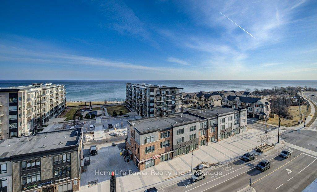 Unparalleled Lake Ontario amp ; Toronto Skyline Views from the 8th Floor !