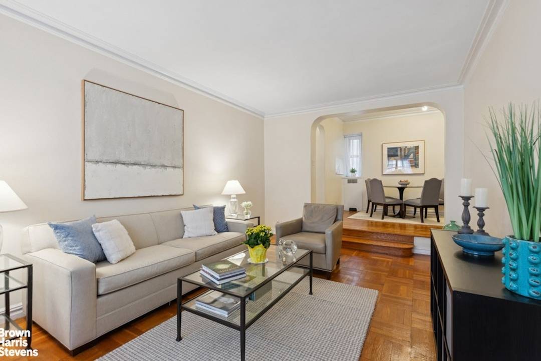 This is a lovely one bedroom in an Art Deco building located block from Lincoln Center and Central Park.