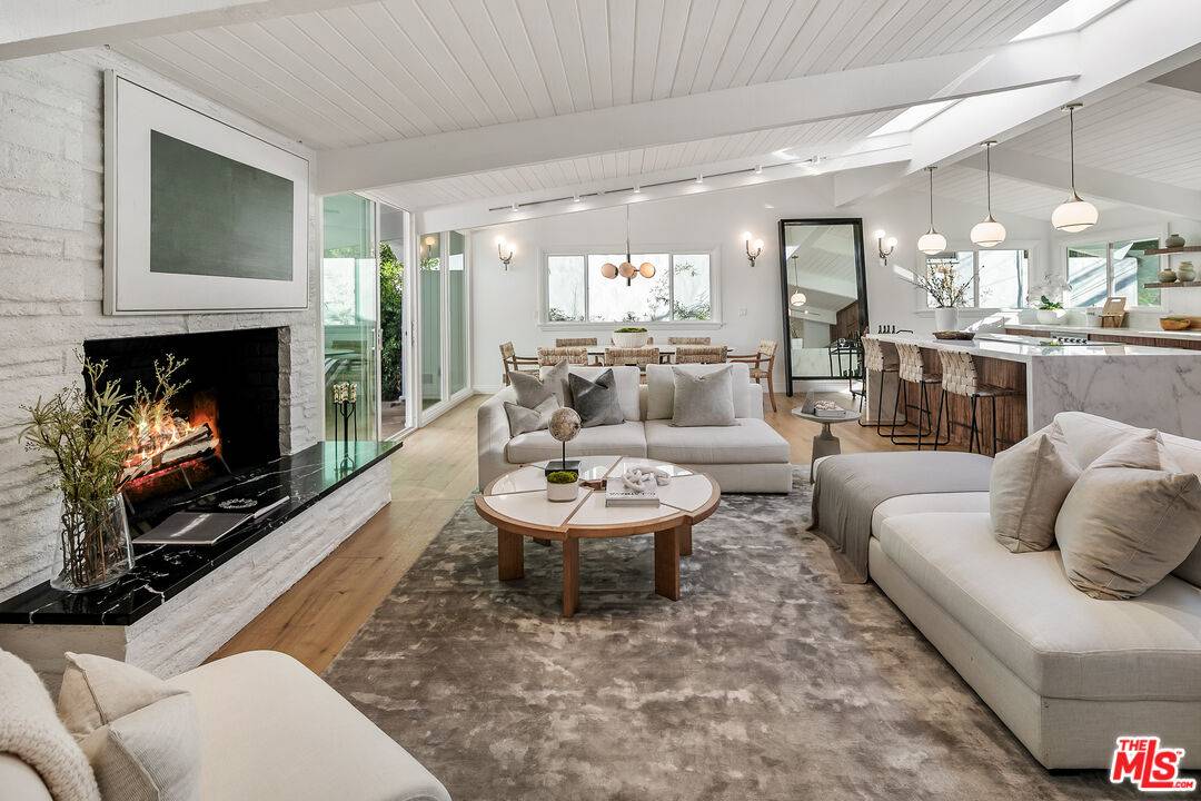 218 N Bundy Dr 4BR Brentwood La