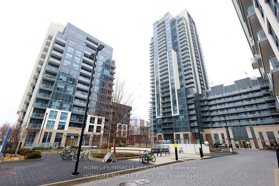 Luxury living with CN tower amp ; Beach view in a stunning Brand New ME 2 Condo !