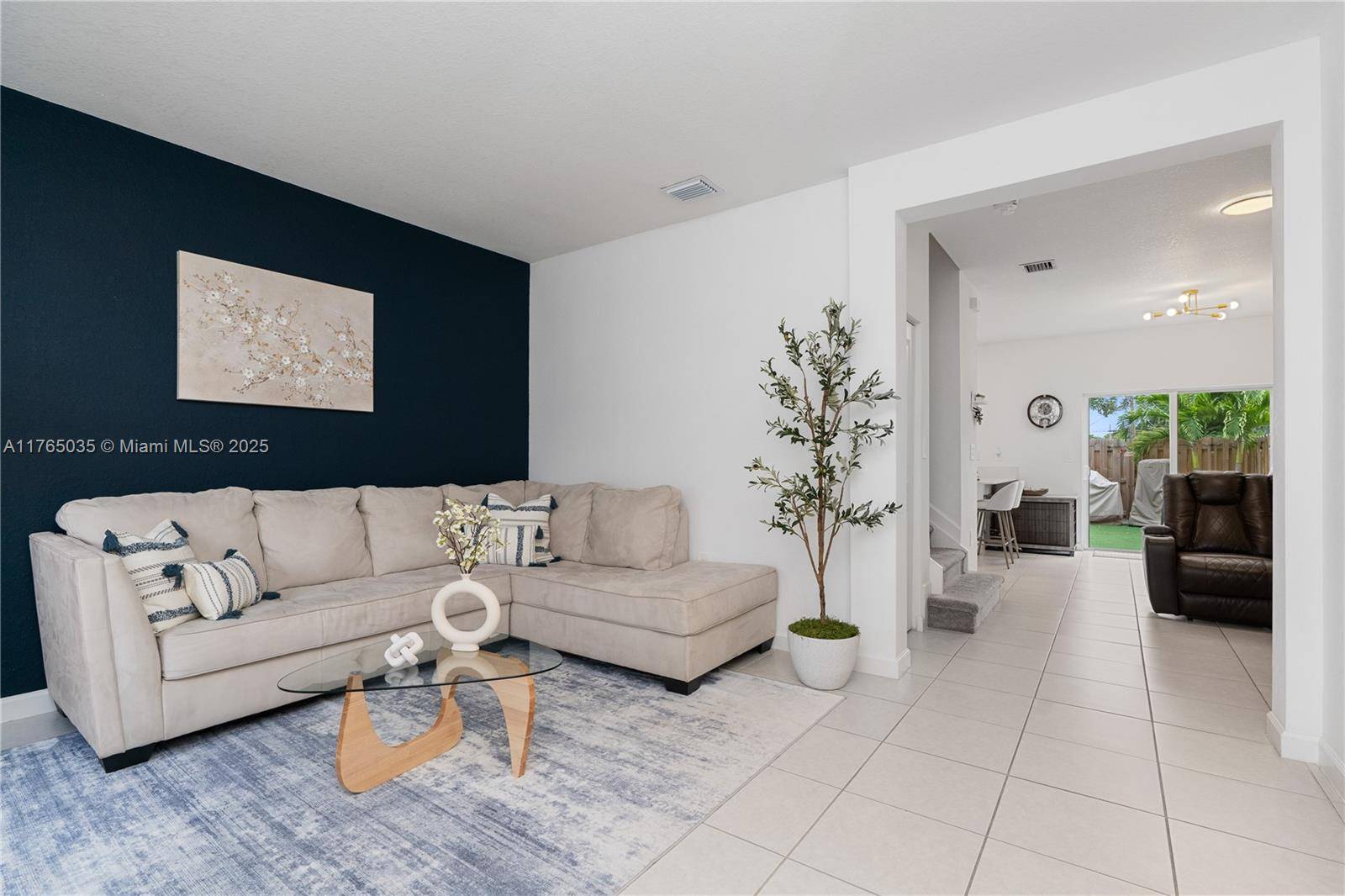 Beautiful Two Story Townhouse VILLA in Westview.