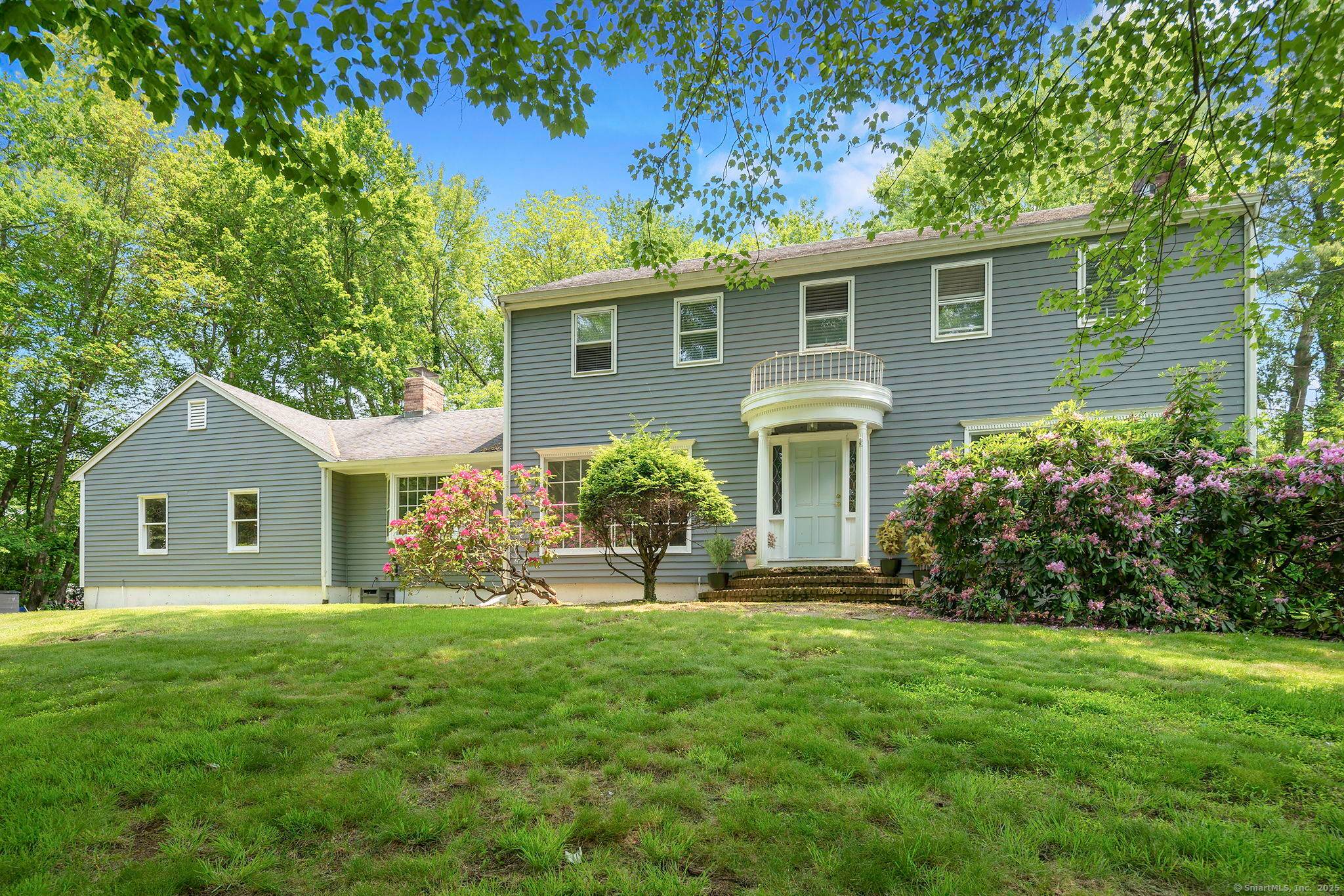 Spacious Colonial in Quiet Cul de Sac Setting !