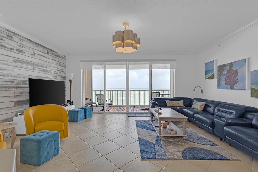 A must see direct oceanfront residence !