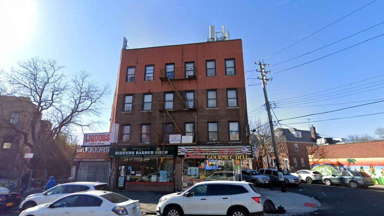 Prime Mixed Use Investment Opportunity in Pelham Gardens, Bronx For Sale 1450 E Gun Hill Rd, Bronx, NY 10469 a high income producing mixed use property in the heart of ...