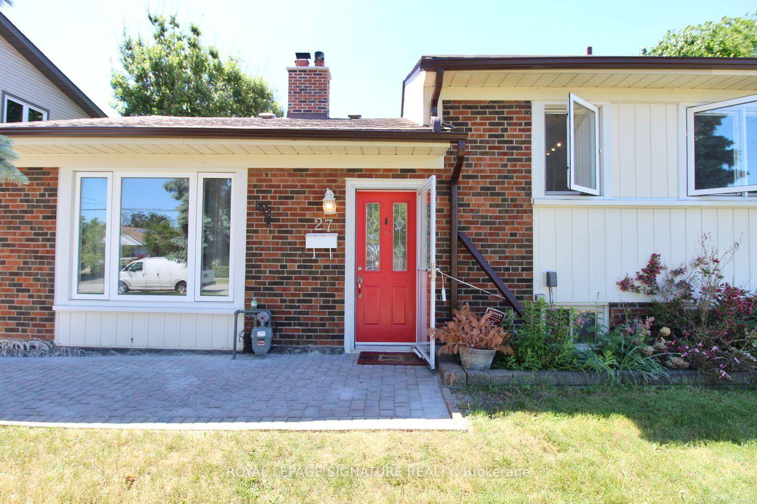 WARM AND INVITING, UPDATED 3 BDRMS, ONE OF THE WIDEST LOTS IN THIS FAMILY NEIGHBOURHOOD IN DEMAND COMMUNITY OF DORSET PARK.