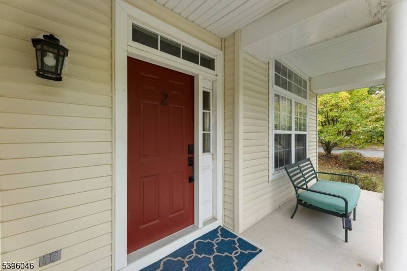 Comfort, style, and convenience come together in this beautiful 3BD, 2.