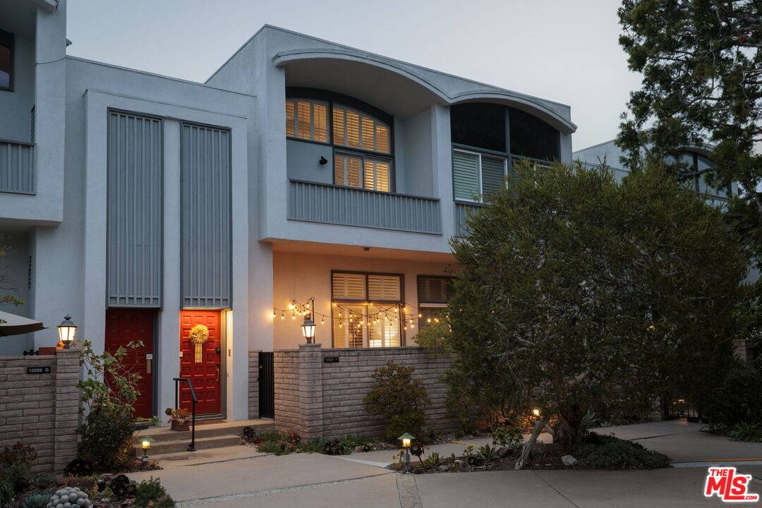 13209   Fiji Way 2BR Marina Del Rey La