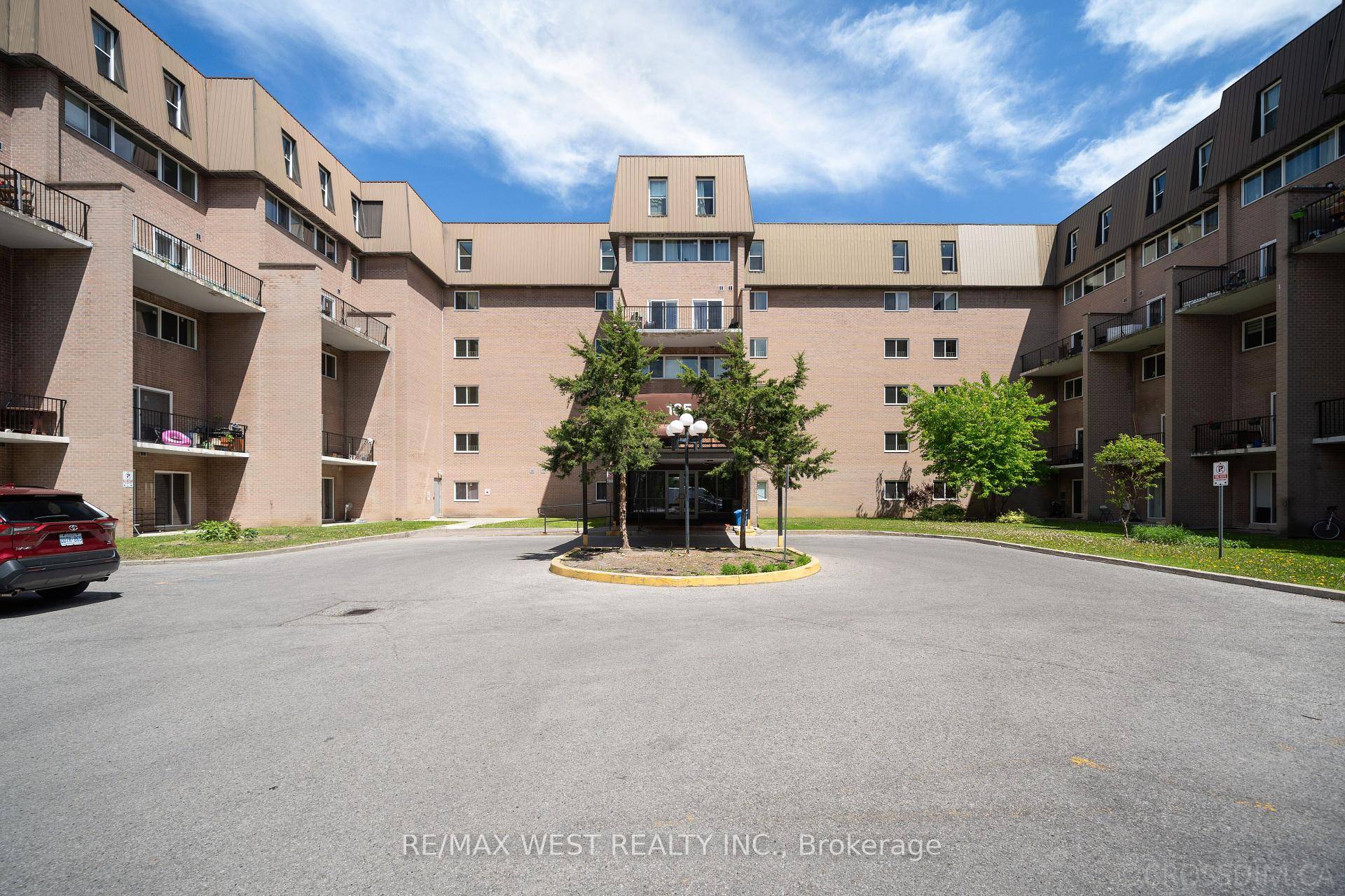 Stunning Bright amp ; Spacious 4 Bedrooms with open concept kitchen living dining condo town house in North York.