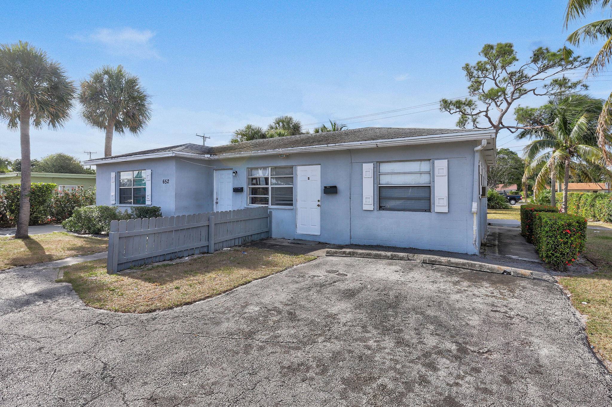 Fantastic duplex available in Lake Park.