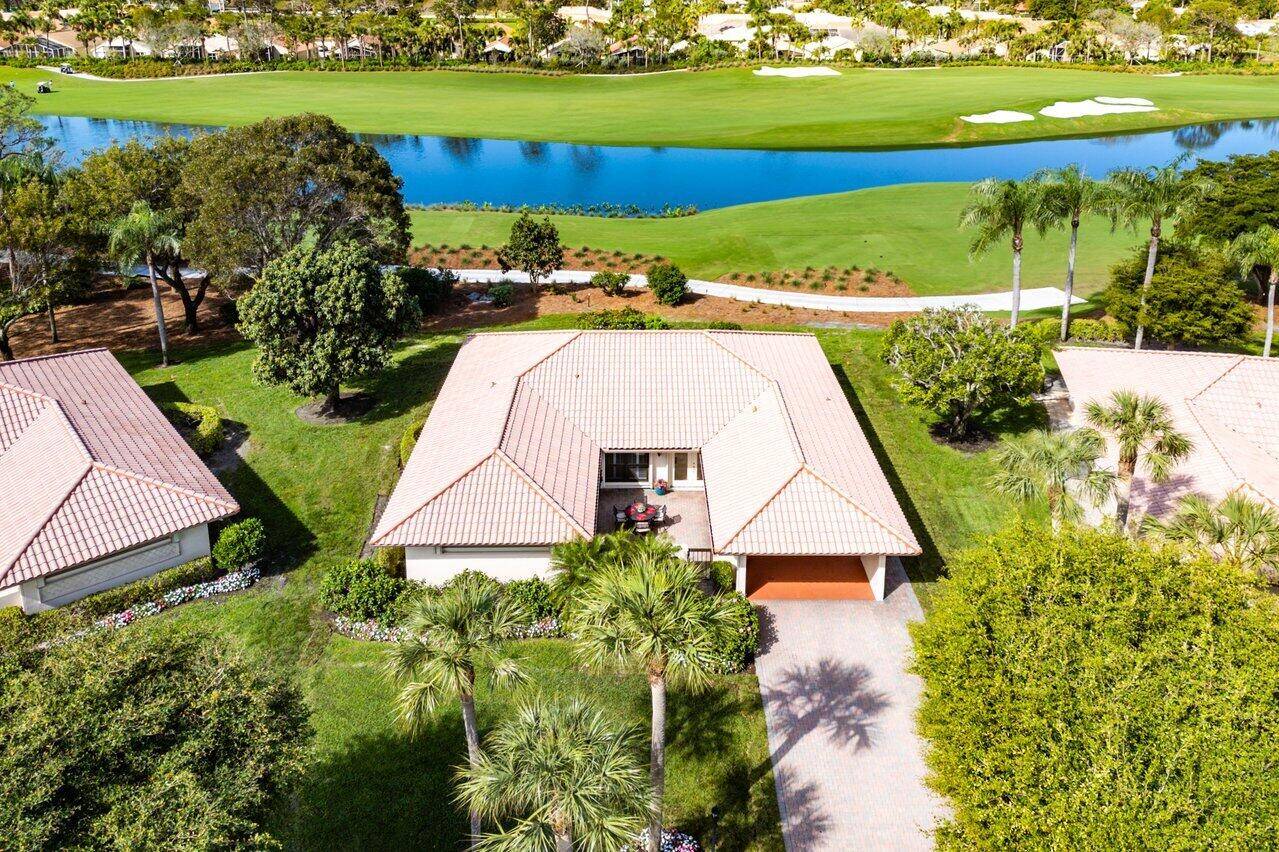 Sweeping golf course and lake views of the newly redesigned North course from this beautifully renovated 3 bedroom, 2 bathroom villa,.