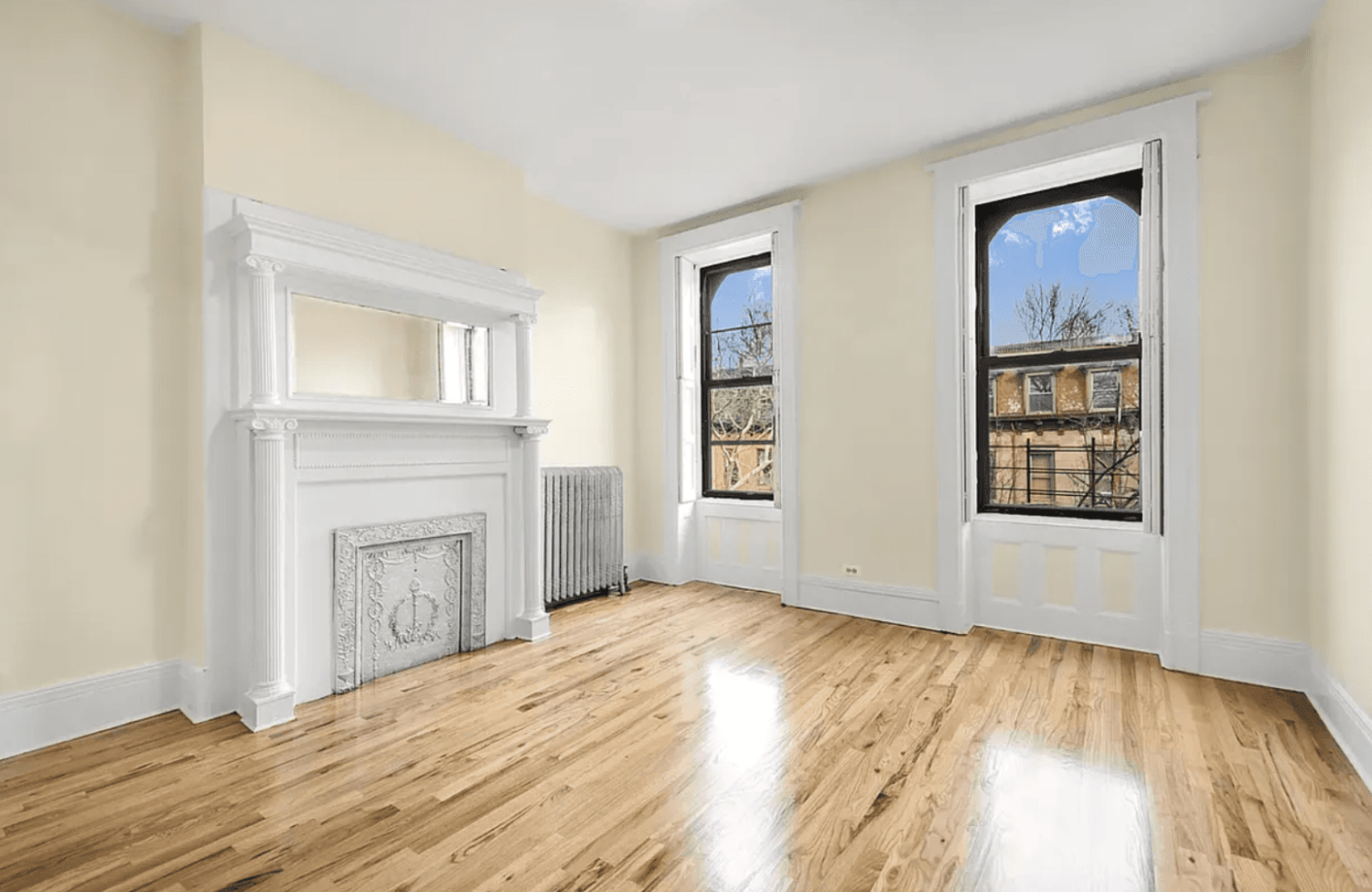 THE UNIT AVAILABLE HAS BEEN NEW RENOVATED !