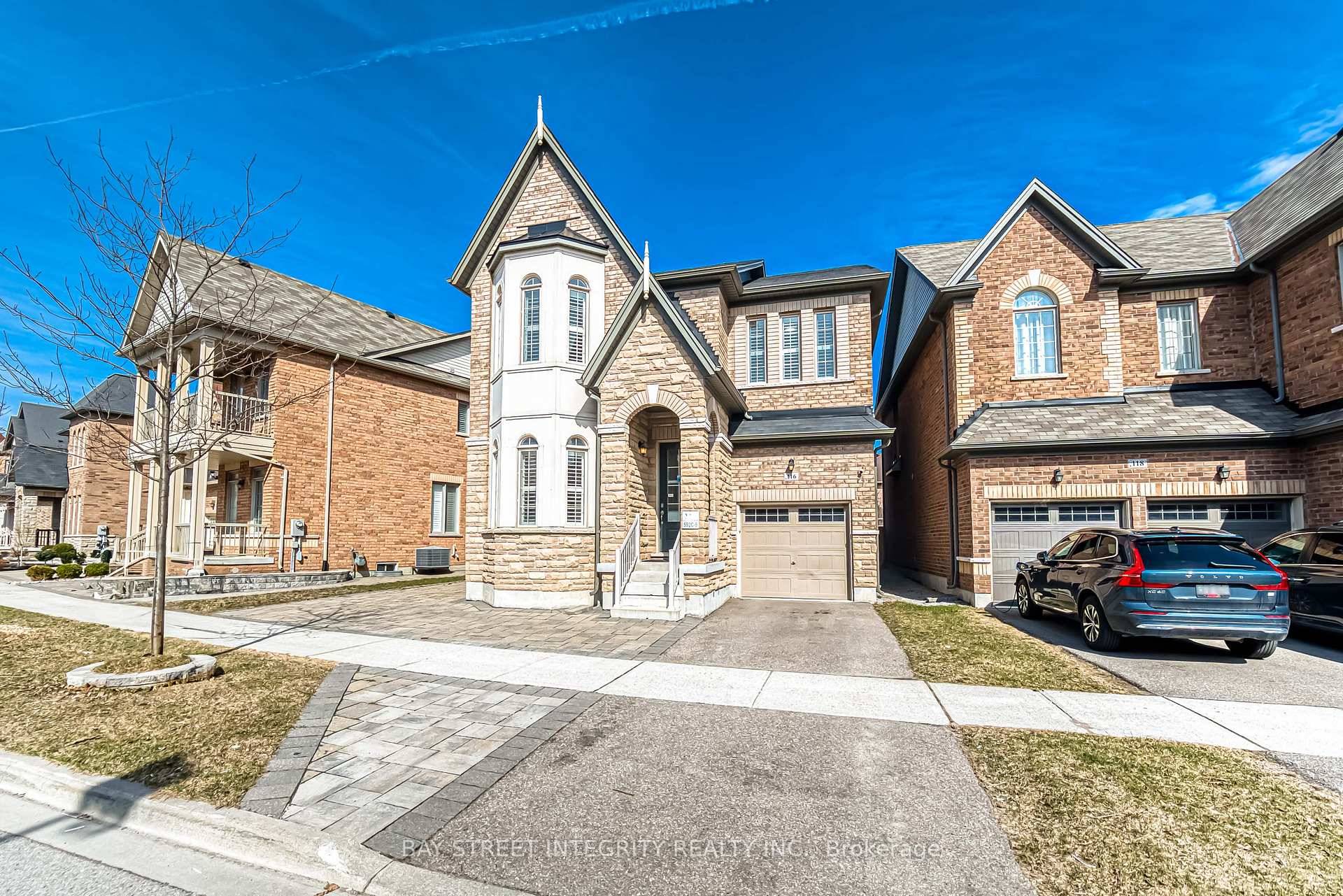 Welcome to Your Dream Home in Prestigious Berczy With 4 Bedrooms 4 bathroom.