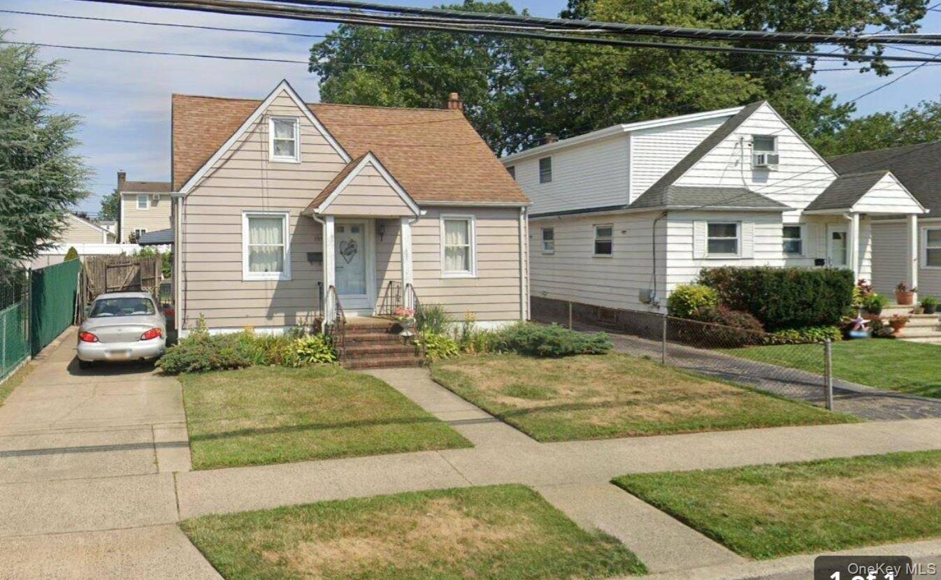 Beautiful single family house, located in heart of Elmont.