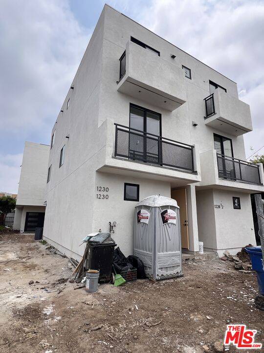 1228  S Berendo St 3BR La
