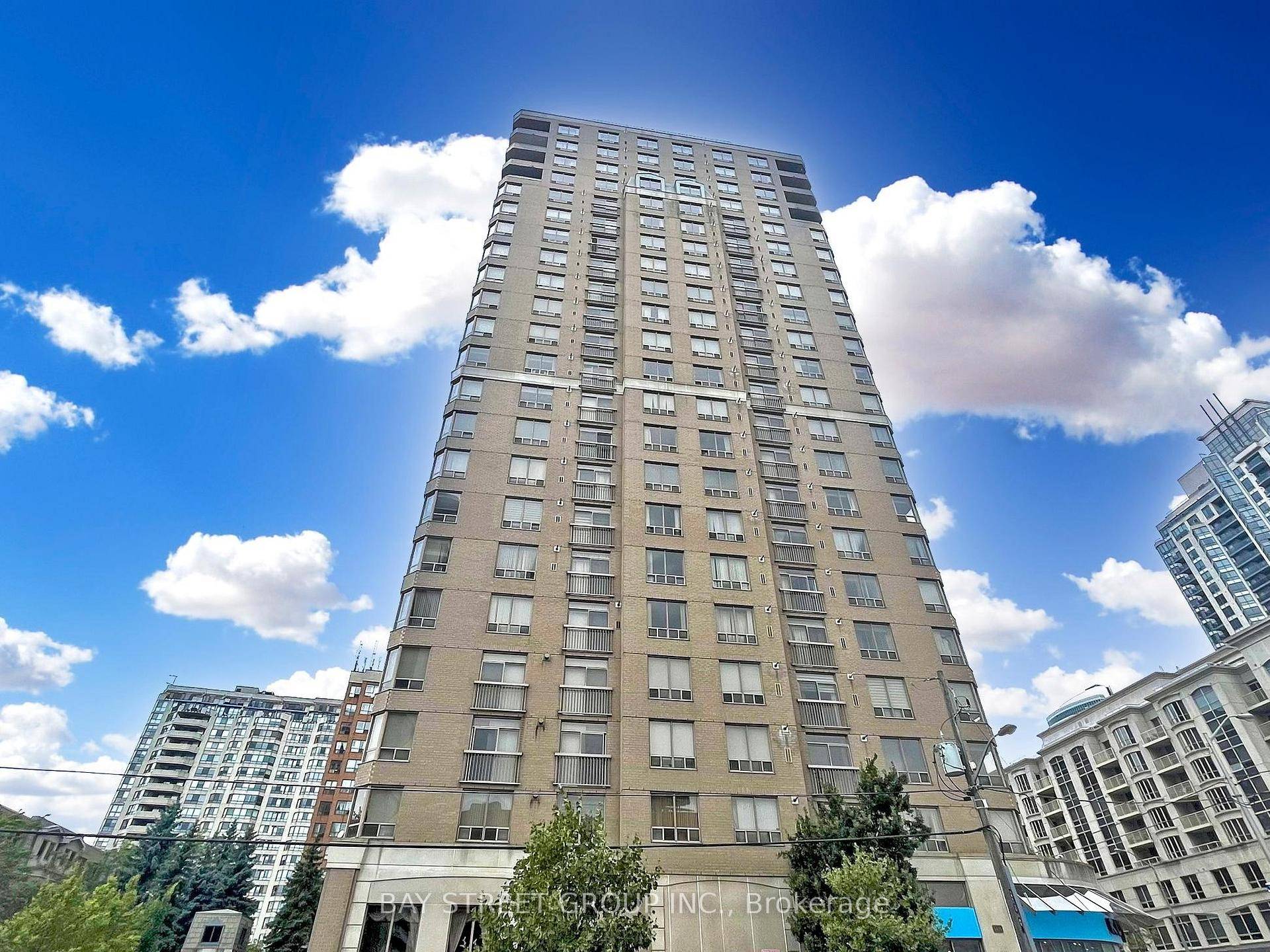 RARE 2 EXTRA ROOMS DEN amp ; SOLARIUM CAN BE USED AS 3RD amp ; 4TH BEDROOMS PARKING FITS 2 CARS EXACTLY SPACIOUS LOCKER TOP ADVANTAGES !