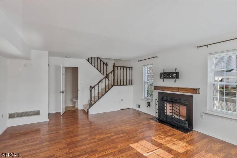 Beautifully maintained and move in ready 2 bedroom, 1.