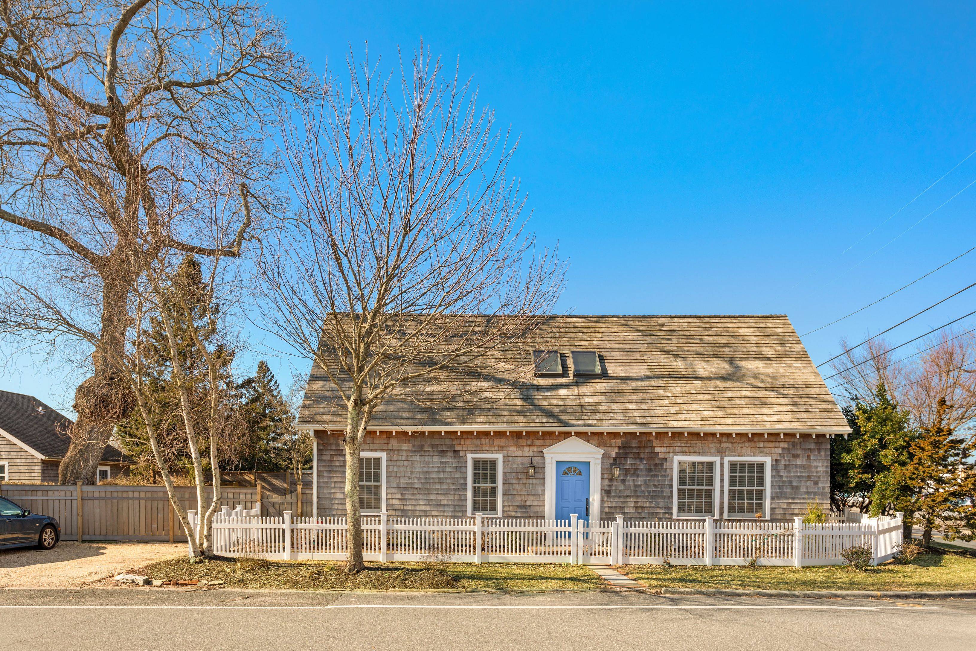 Renovated Bridgehampton Central Location!
