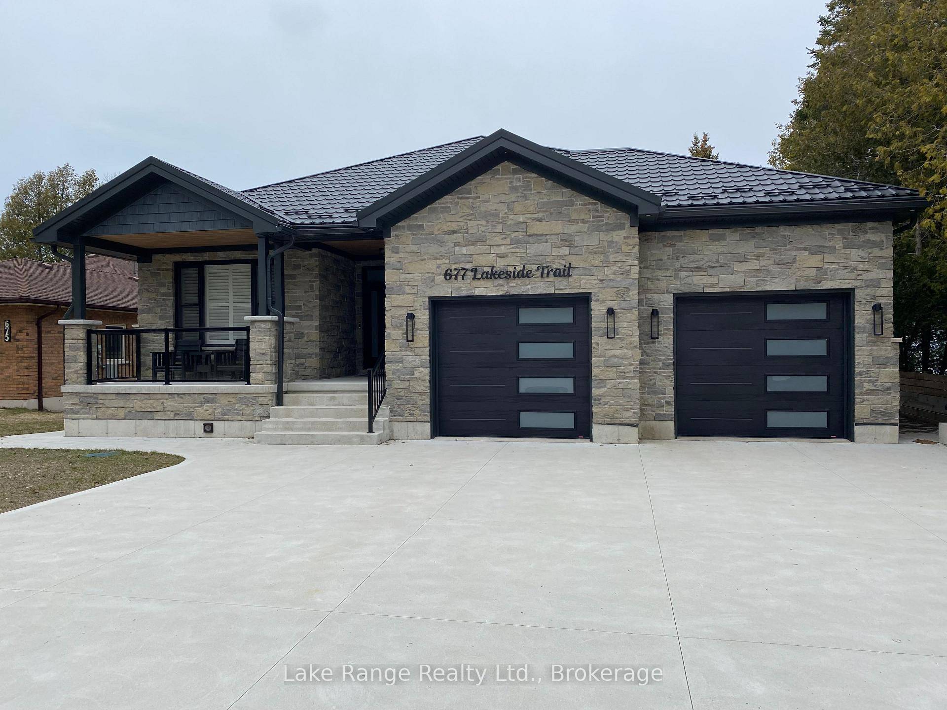 Beautiful year round lakefront home or cottage on Lake Huron with 3200Sq.