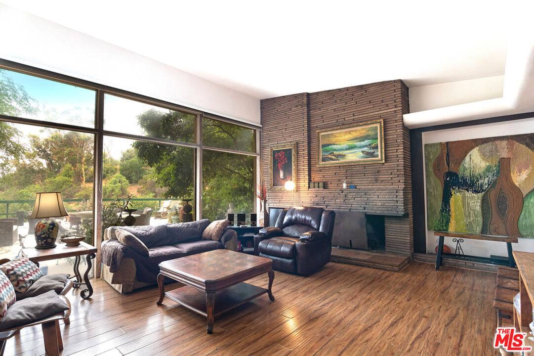 3201 Benedict Canyon Dr 2BR Beverly Hills Post Office | B.H.P.O. La