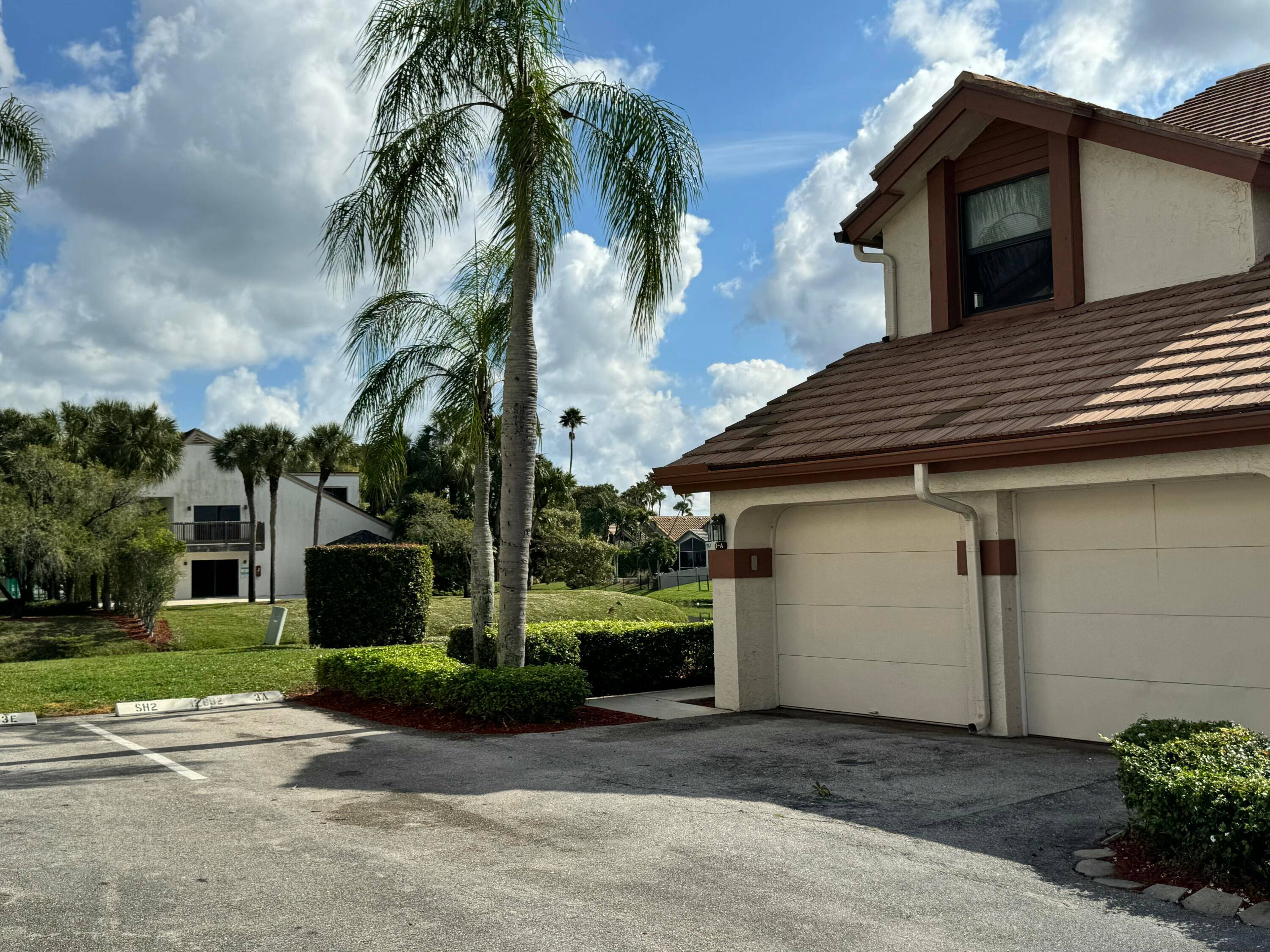 This Charming 2 bedroom 2 bathroom 1 garage corner unit offers an amazing waterfront canal view.