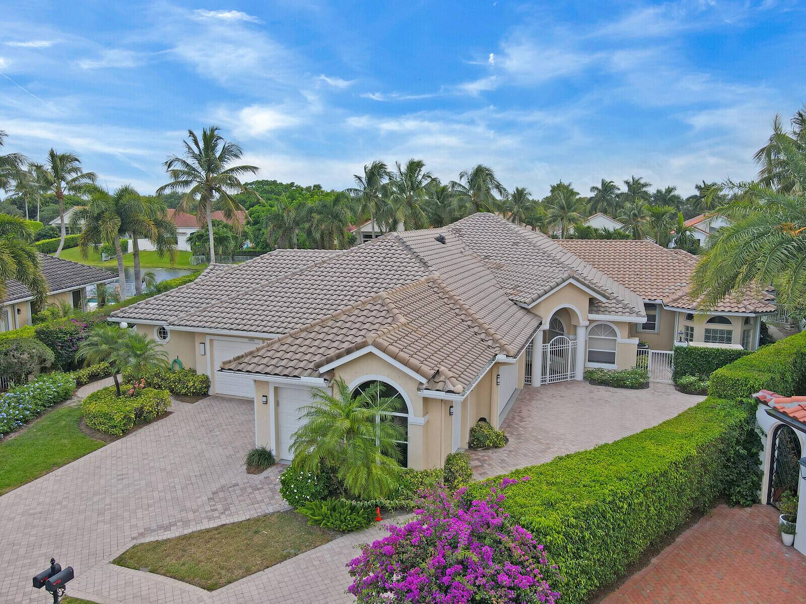 One of a kind Villa 4 bedroom 4.