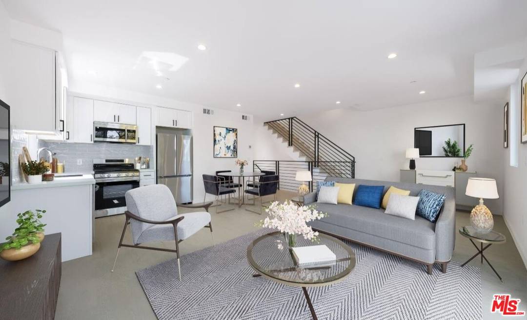 8926   Sawyer St 3BR Beverlywood La