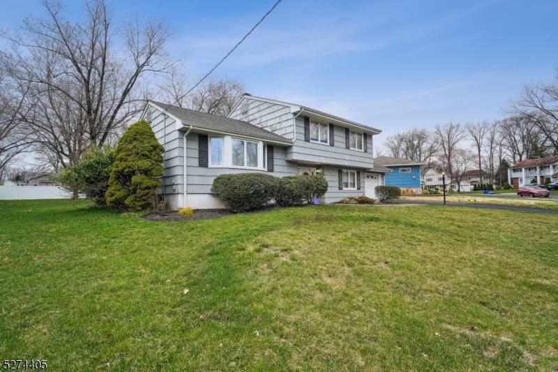 Welcome to this beautifully furnished 3 bedroom, 1.