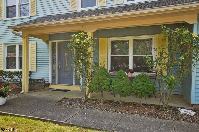 Rare Opportunity in Woodbrook Corners North Edison !