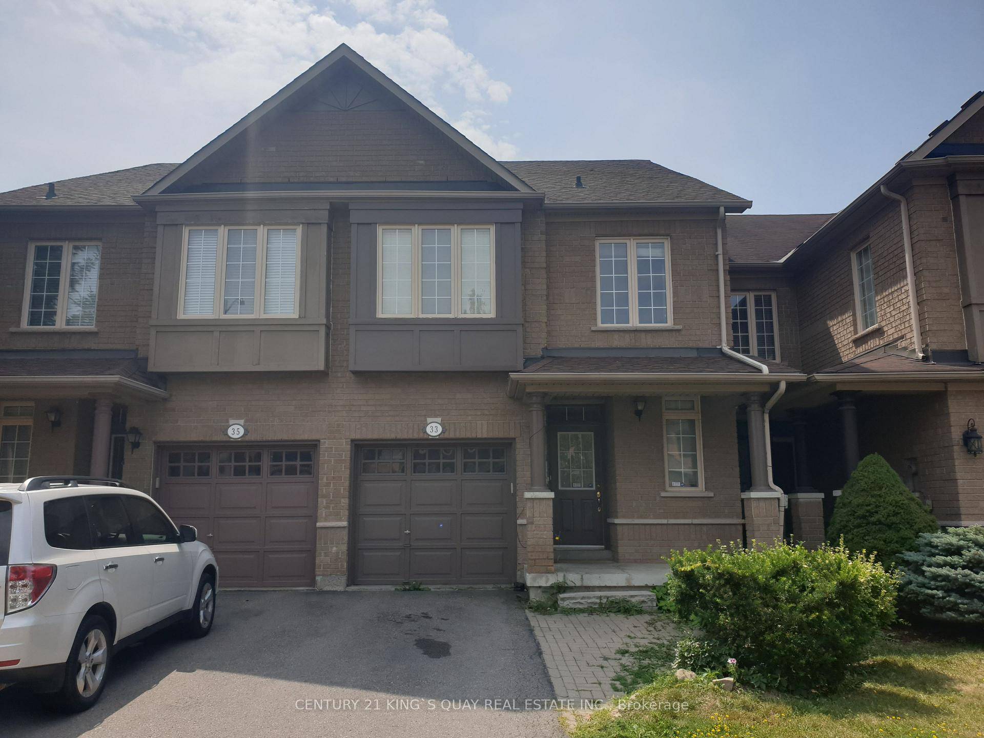 Well Kept Freehold Townhome in Prestigious Rouge Wood Area with 2 Car Driveway amp ; 1 Car Garage, M F 9' Ceiling, Ceramic Foyer thru Eat In Kitchen with Quartz ...