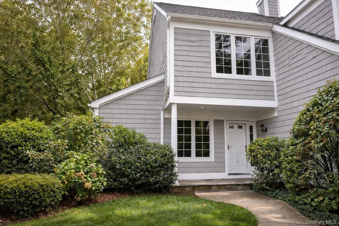 Rarely available Clarewood townhome in a charming Nantucket style community within the award winning Hastings on Hudson School District !