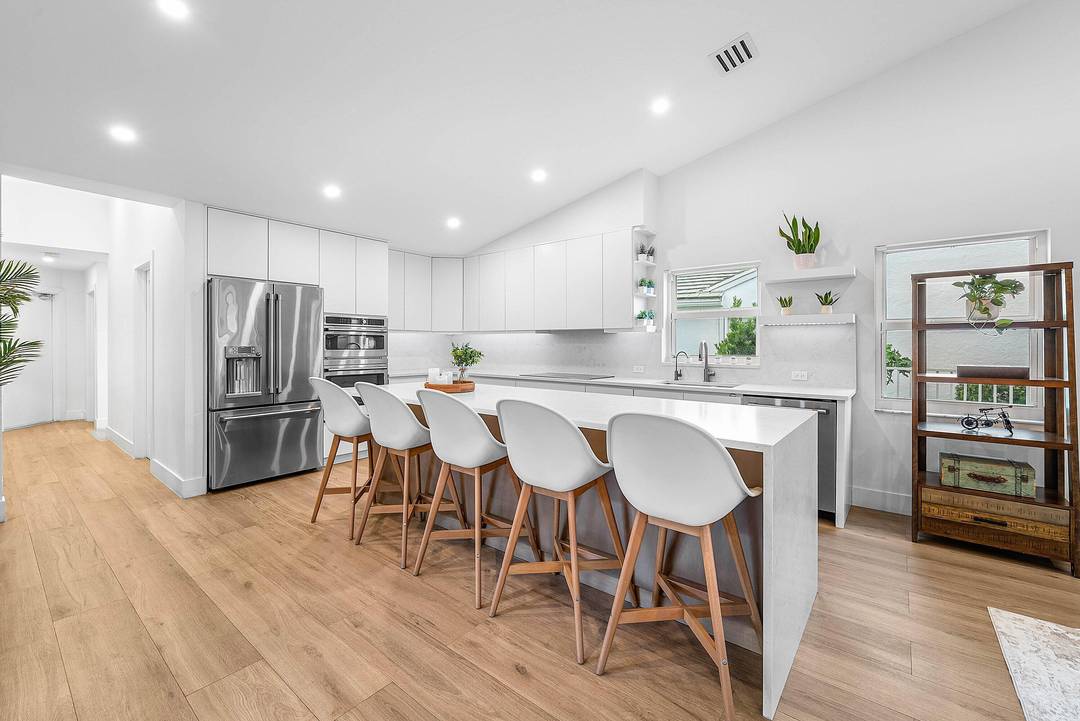 Beautifully remodeled villa in Lakefield South, Wellington, available for annual lease.
