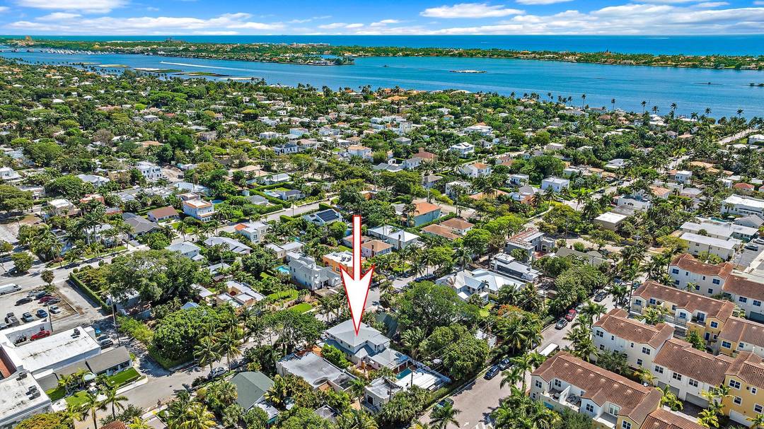 An Exquisite Spanish Colonial Estate in Prestigious Southland Park !