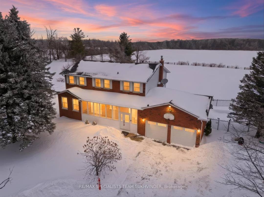 Welcome To This 2 Storey Family Home On 1 Acre With Open Views.