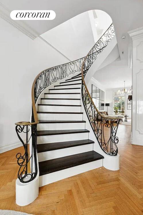 Quintessential UWS location on the park block of West 83rd Street between Central Park West amp ; Columbus Avenue.